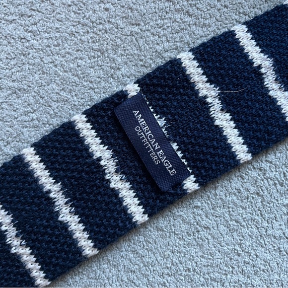 Flat-end knit tie, navy and white - Picture 2 of 3